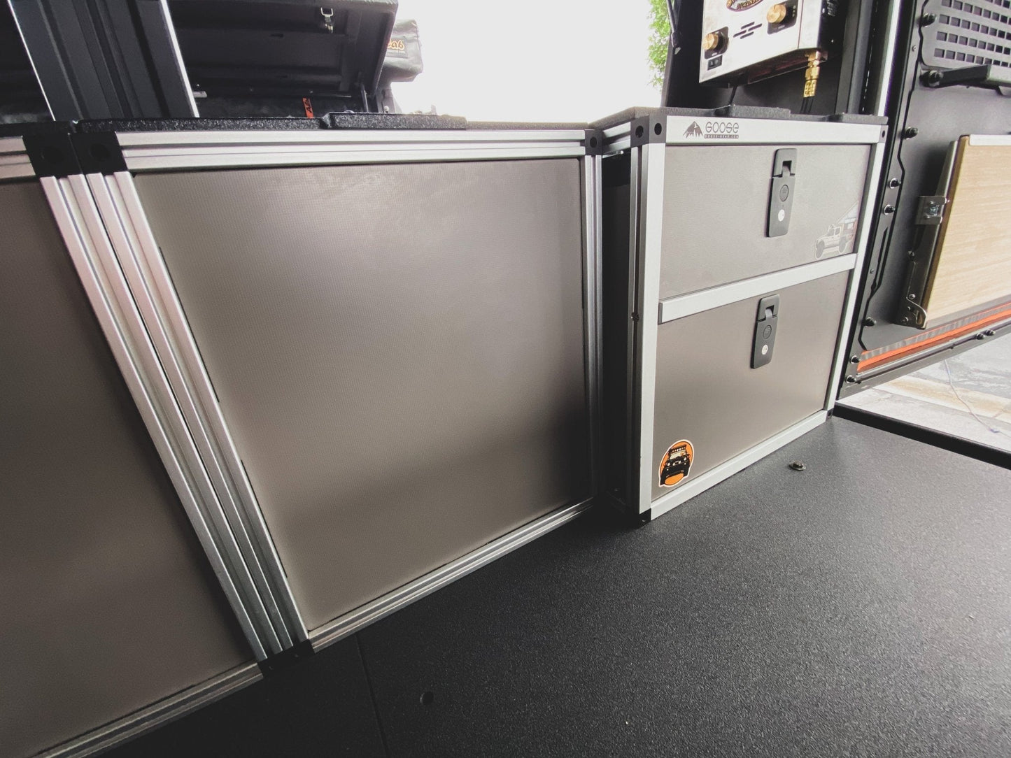 GOOSE GEAR Alu-Cab Alu-Cabin Canopy Camper - Toyota Tundra 2007-2021 2nd and 2.5 Gen. - Middle Utility Module - 6'5" Bed - 3295-GGR-SH