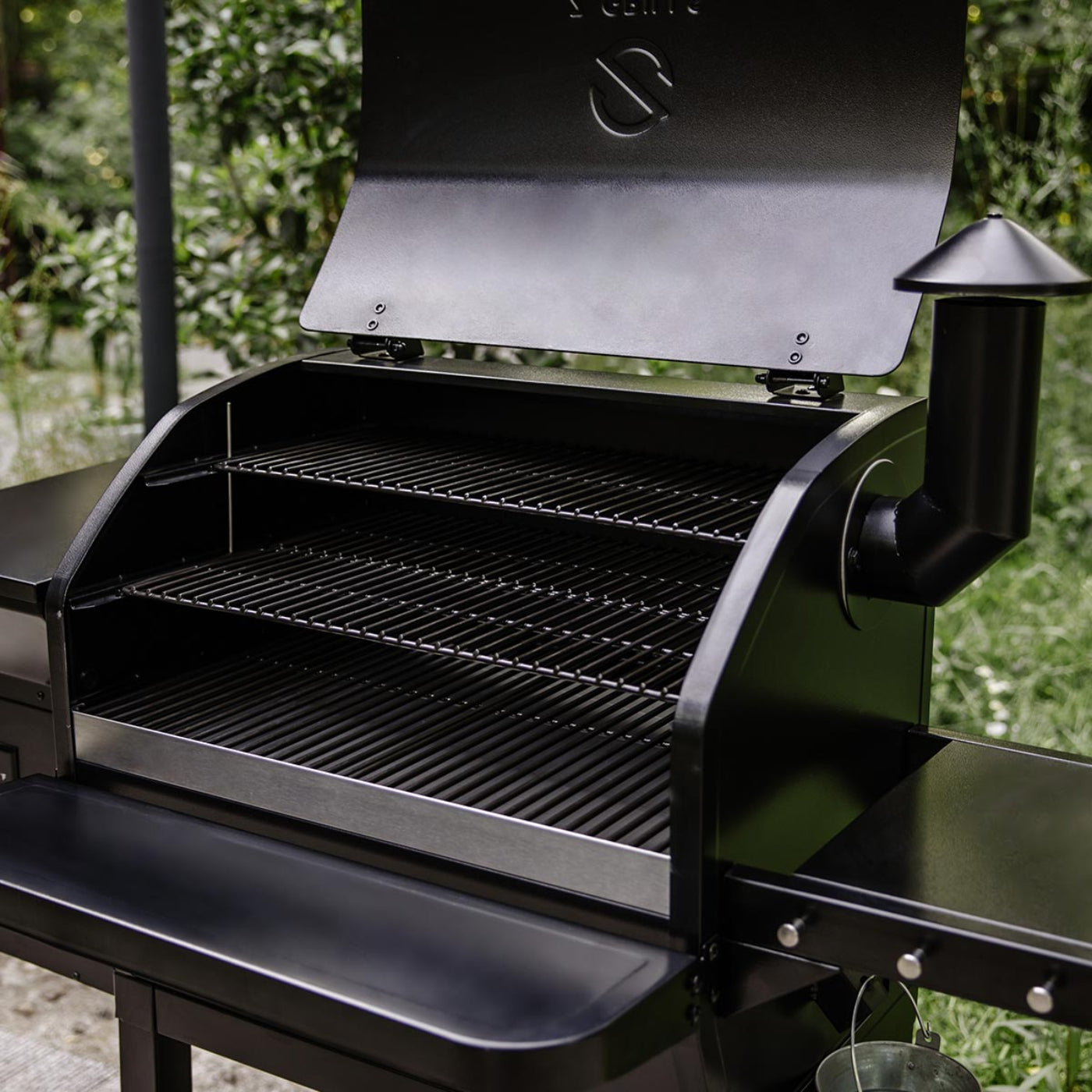 Z Grills 10002B -  Powerhouse Pellet Grill & Smoker (Grill Cover Included) - ZPG-10002B-BOGT