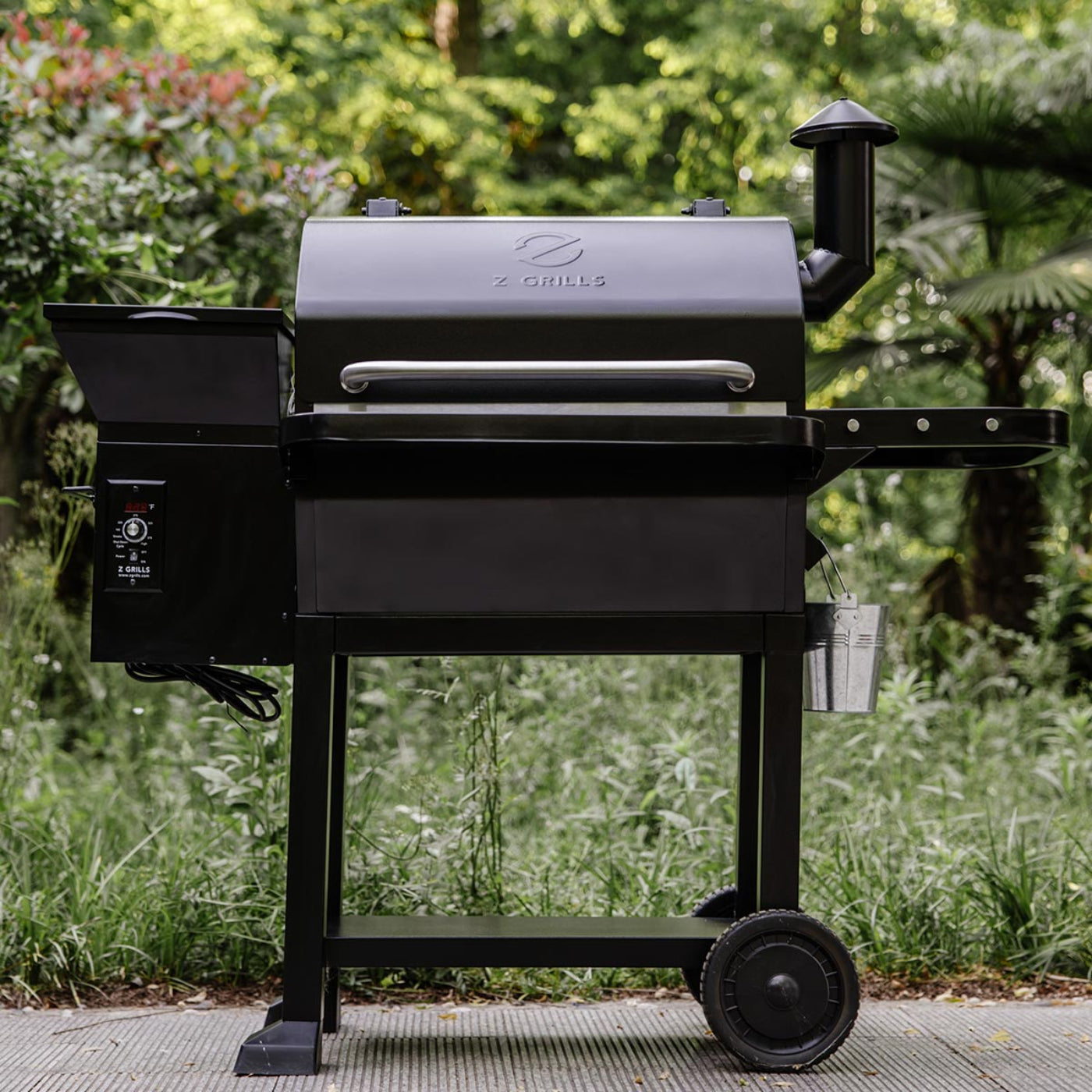 Z Grills 10002B -  Powerhouse Pellet Grill & Smoker (Grill Cover Included) - ZPG-10002B-BOGT