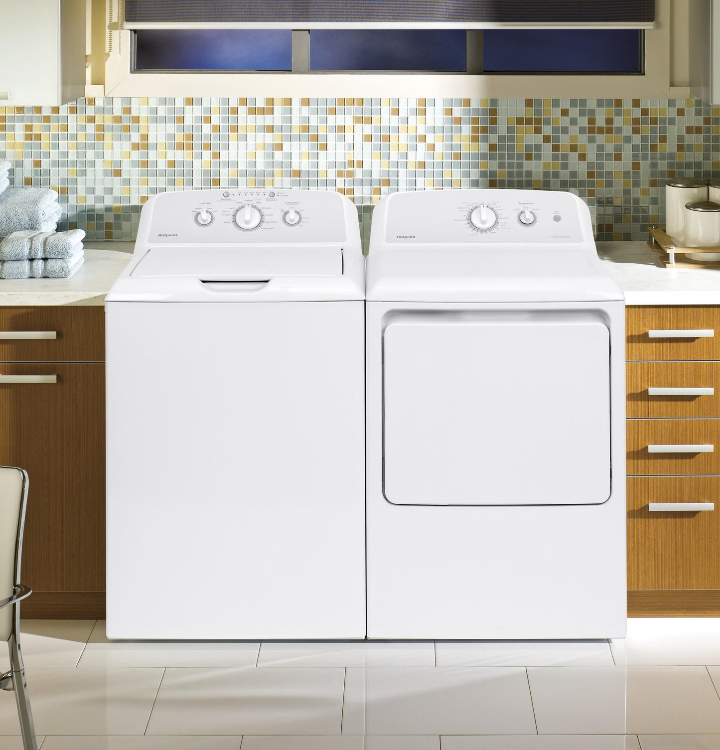 HOTPOINT 6.2 cu. ft. Capacity aluminized alloy Gas Dryer - HTX24GASKWS-KT