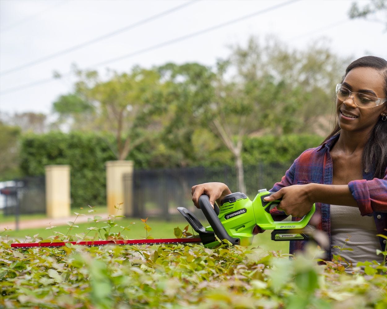 Greenworks 48V (2x24V) 21" Cordless Battery Self-Propelled Mower 5PC Combo Kit w/ (2) 5.0Ah Batteries & Chargers - 1376202-VK