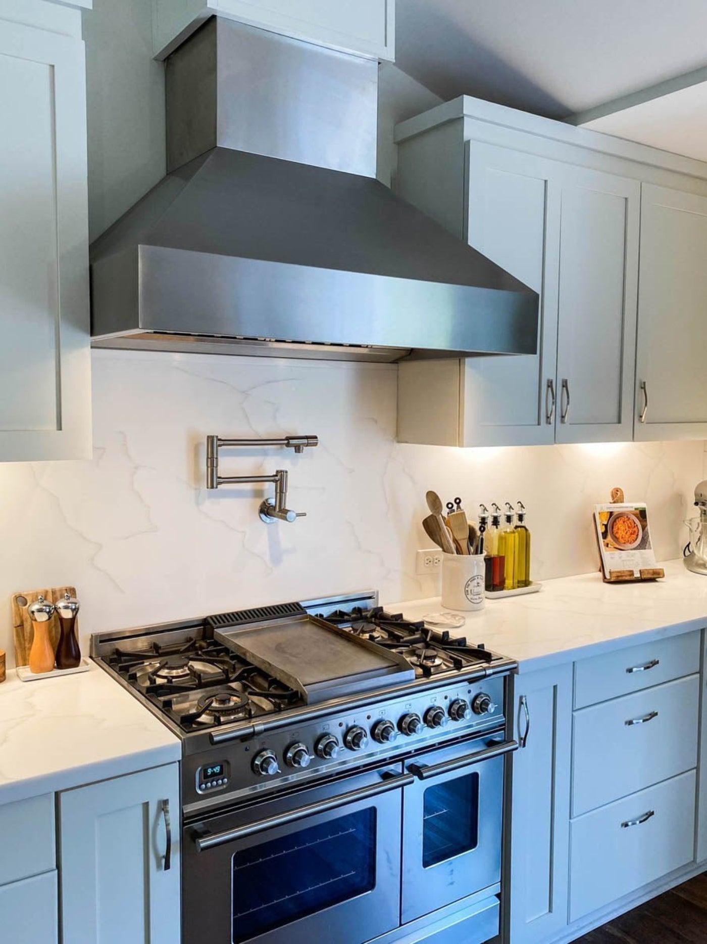 Proline Wall-Mounted Range Hood, Ducted, Variable CFM, Stainless Steel – ProVWC