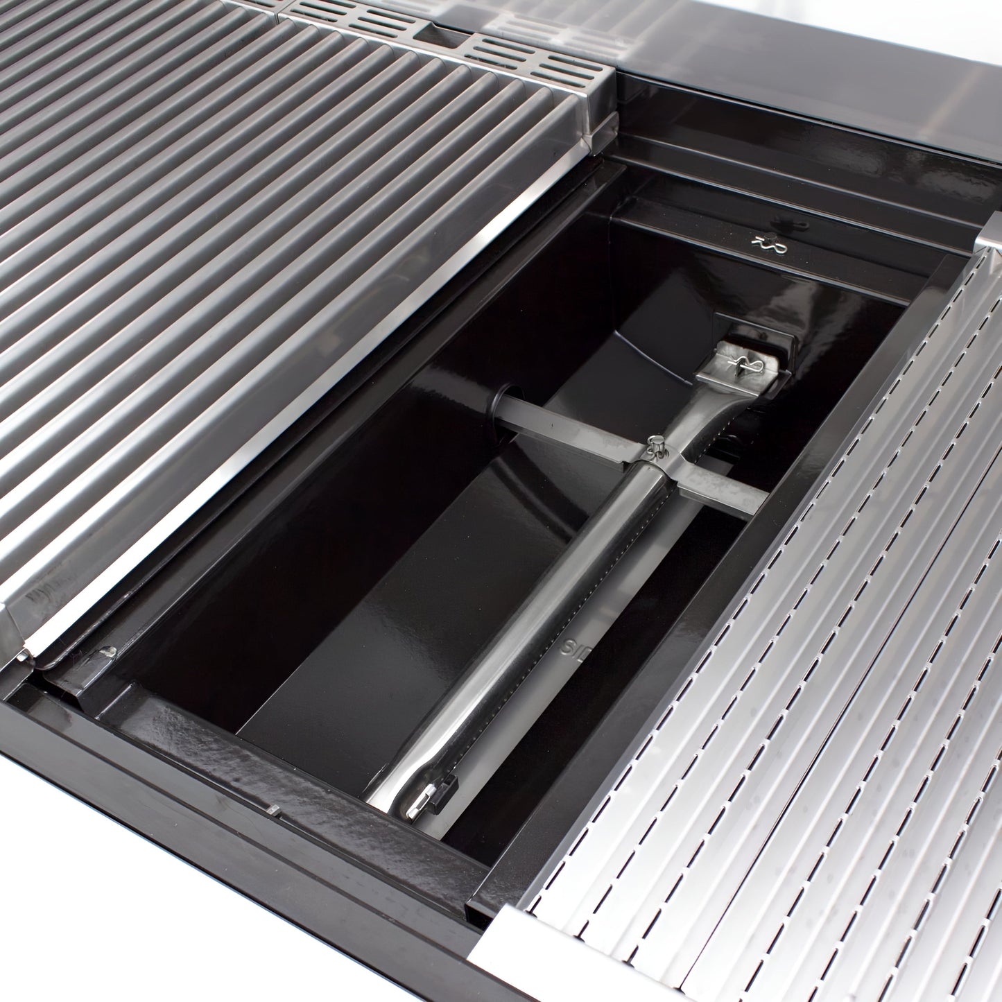 Saber Grills 670 Series 4-Burner Cart Grill (LP) - R67CC1117