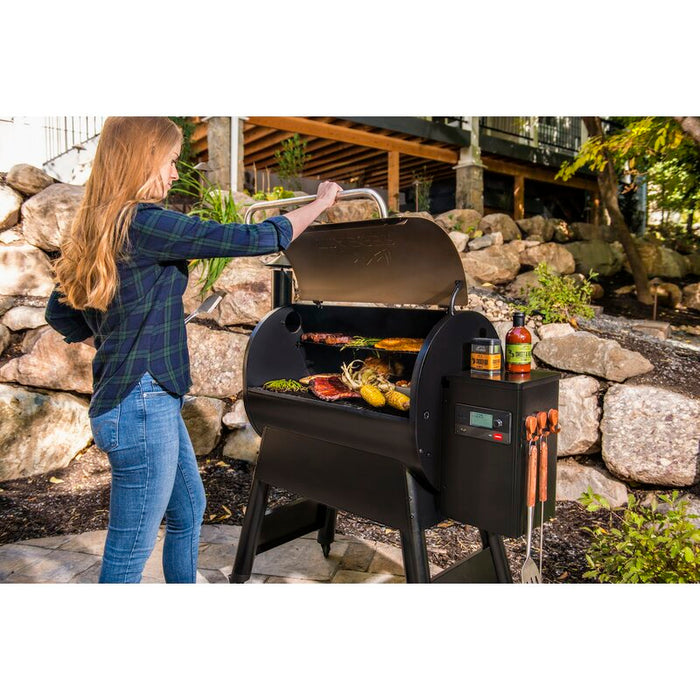 Traeger Pro 780 Wood Pellet Grill SBSQ1004