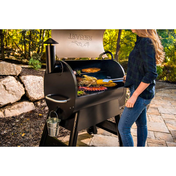 Traeger Pro 780 Wood Pellet Grill SBSQ1004