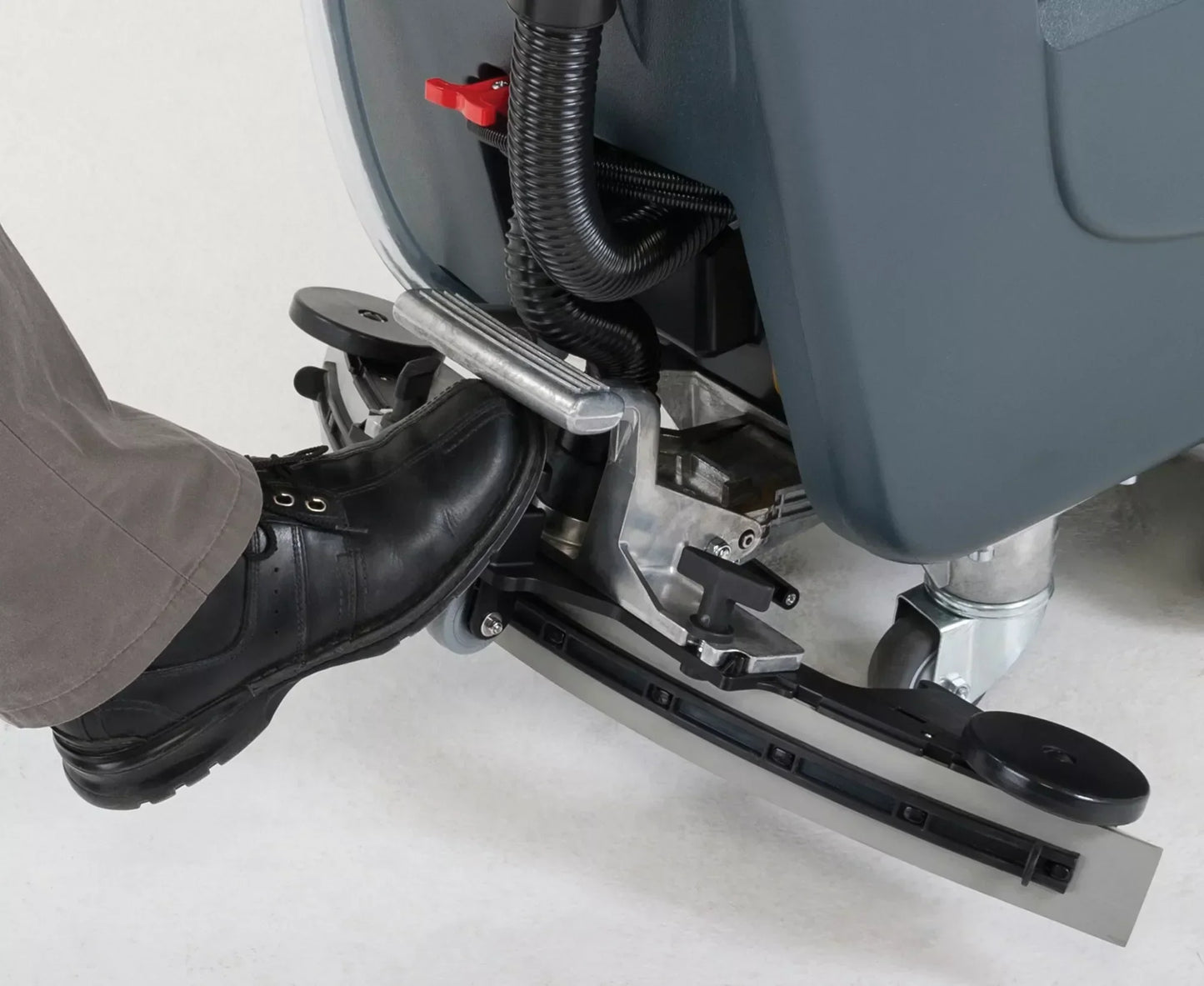 Advance SC500 Walk-Behind Floor Scrubber – 56384686
