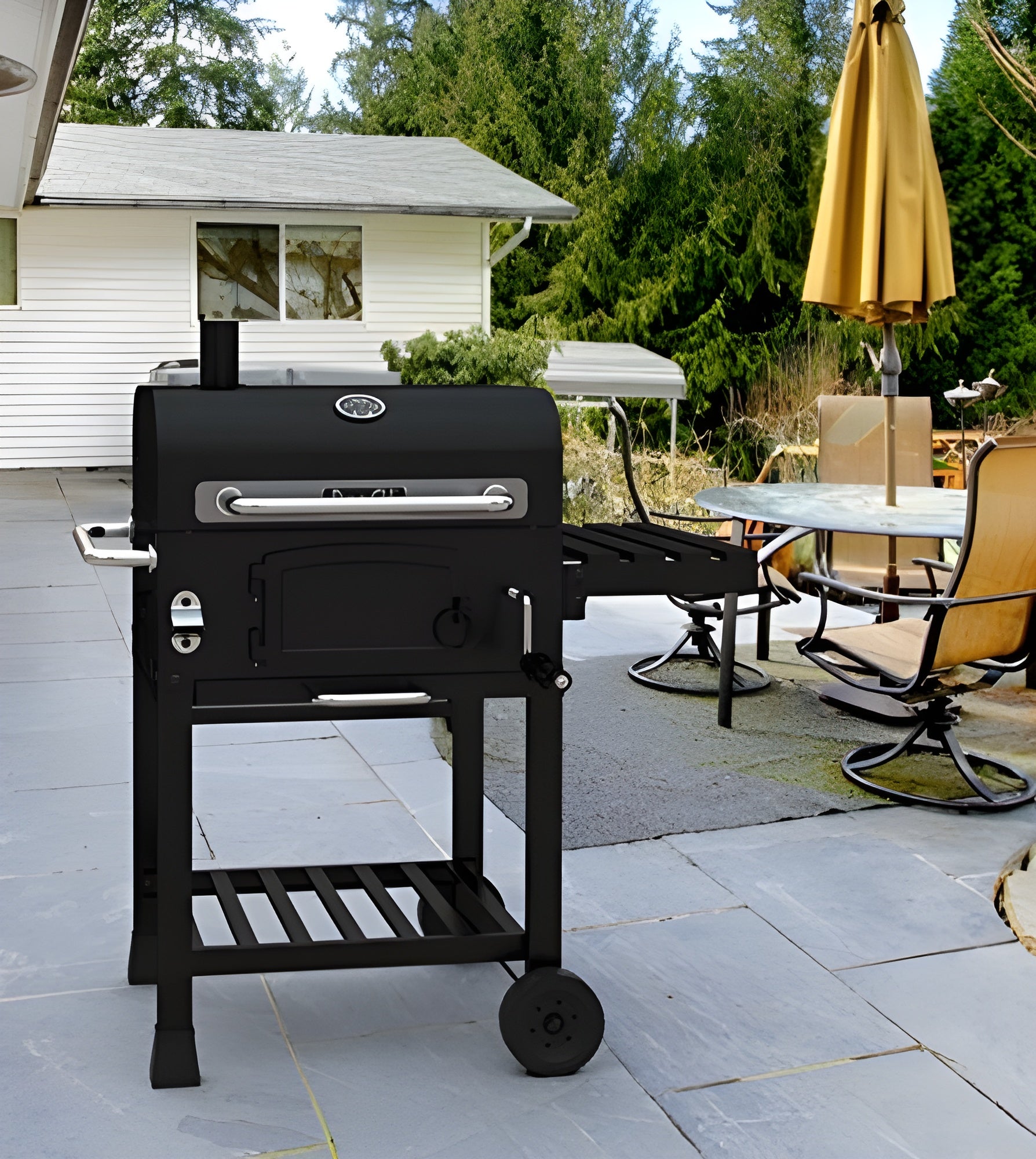 Dyna-Glo DGD381BNC-D Compact Charcoal Grill, Black - B010759FDU