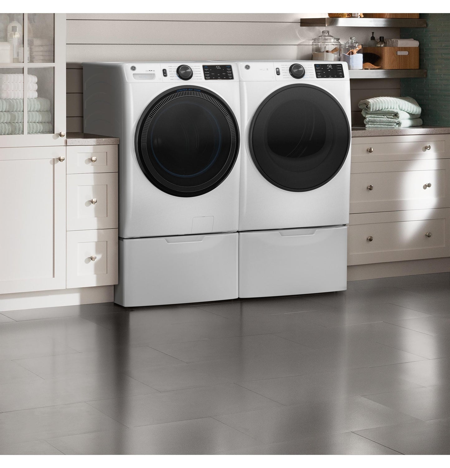 GE APPLIANCES GFW655SSVWW 5.0 cu. ft. Smart Front Load Washer - GFW655SSVWW-KT