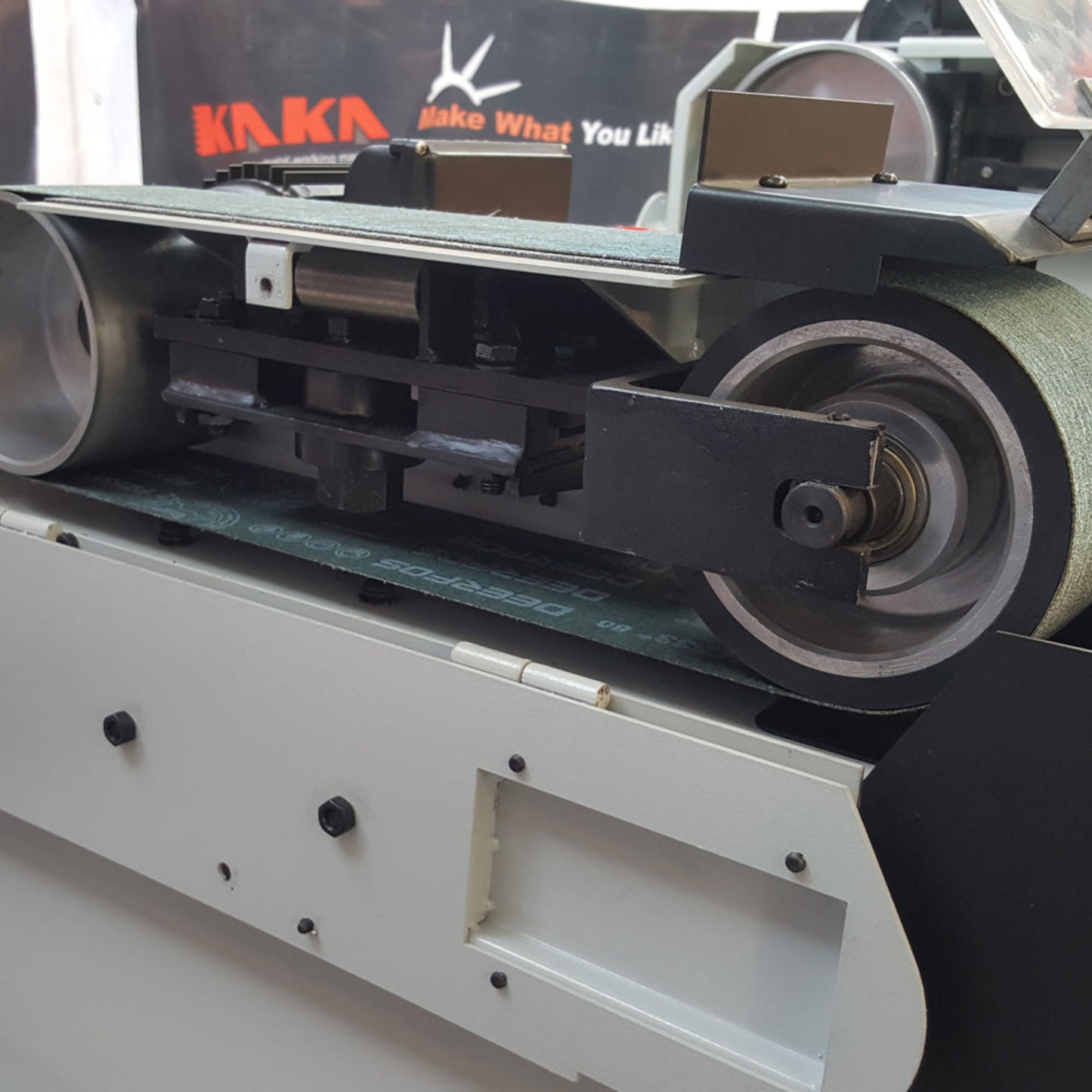 Kaka Industrial BG-6 Belt Grinder, 6 x 79 in Belt Sande, Wheel Metal Belt Grinder/Sander, Sander with Cast Iron Base, High Speed Belt Grinder 220V-60HZ-3PH - 189002V220