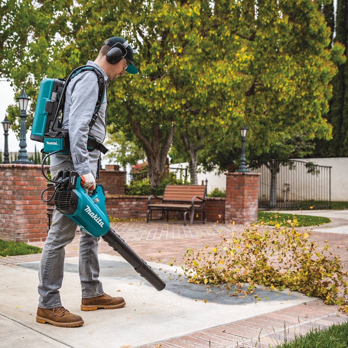 Makita ConnectX, LXT, LXT X2 and XGT Portable Backpack Power Supply - PDC01