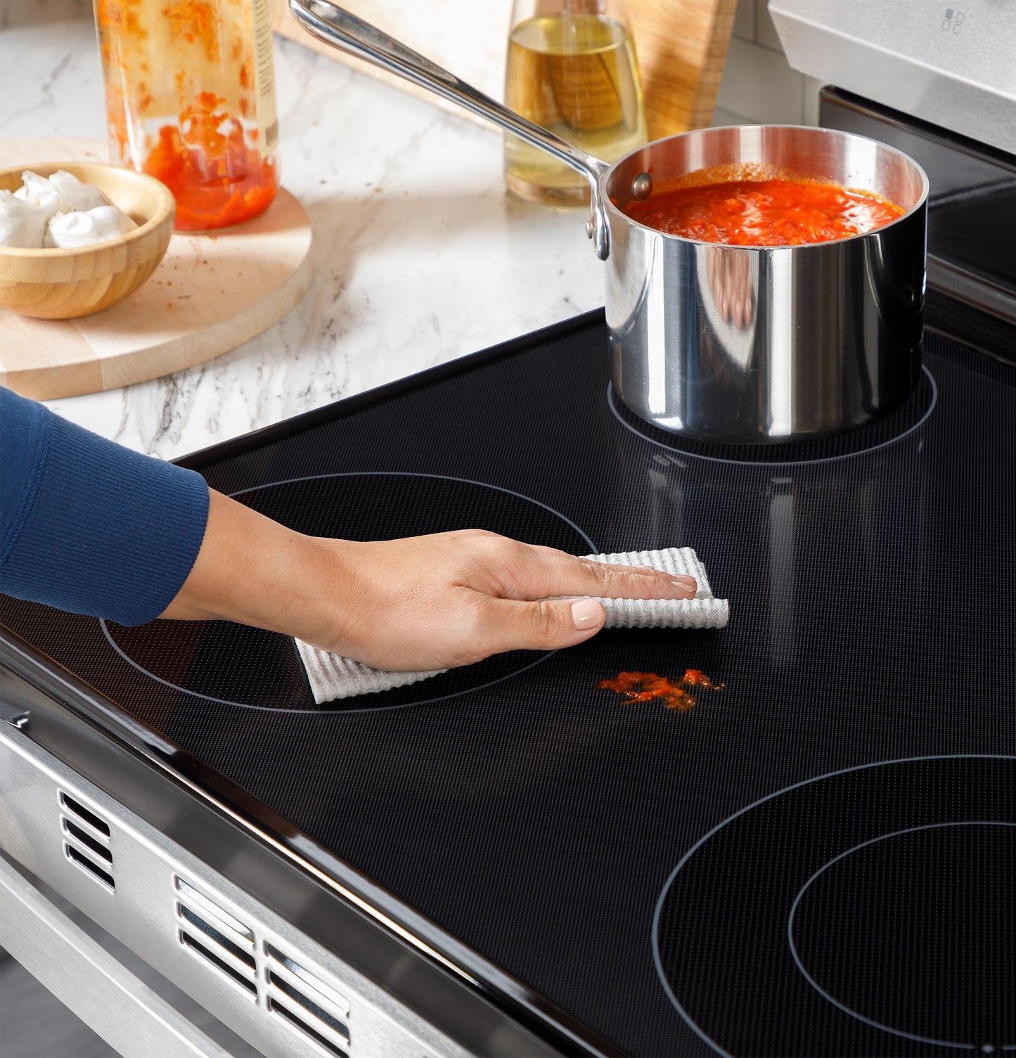 GE APPLIANCES GRF500PVSS GE(R) 30" Free-Standing Electric Range - GRF500PVSS-KT
