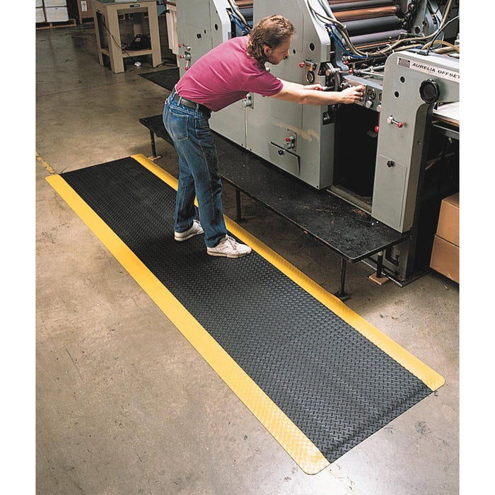 Wearwell Diamond-Plate SpongeCote UltraSoft Mat, 2' Width x 75' Length x 15/16" Thickness, Black/Yellow - 414.1516x2x75BYL