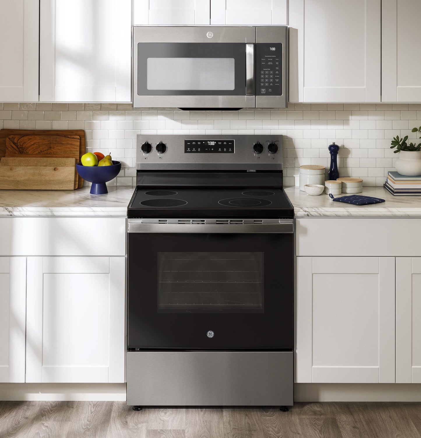 GE APPLIANCES GRF400SVSS GE(R) 30" Free-Standing Electric Range - GRF400SVSS-KT