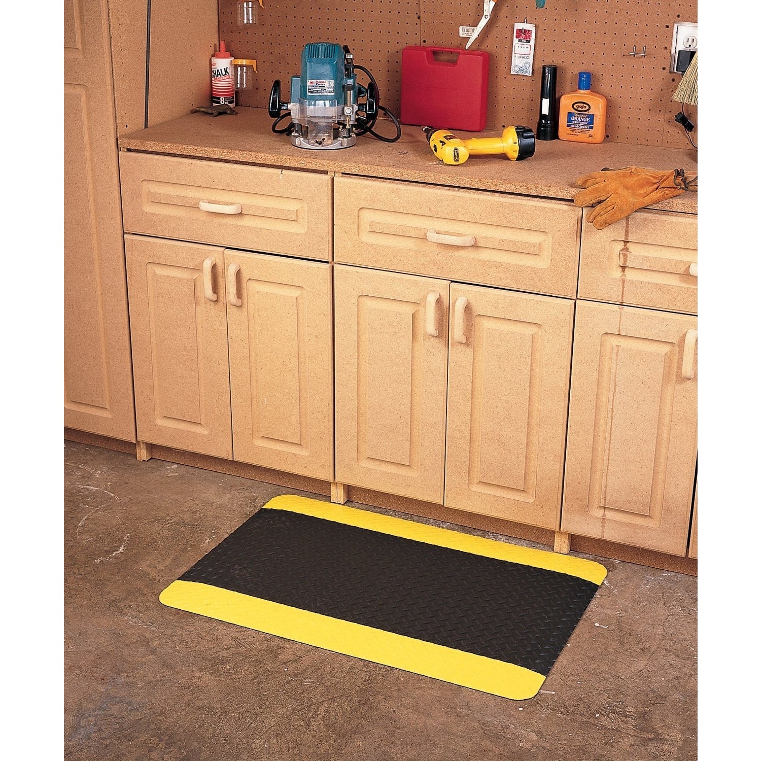 Wearwell Diamond-Plate SpongeCote UltraSoft Mat, 5' Width x 75' Length x 15/16" Thickness, Black/Yellow - 414.1516.5x75BYL