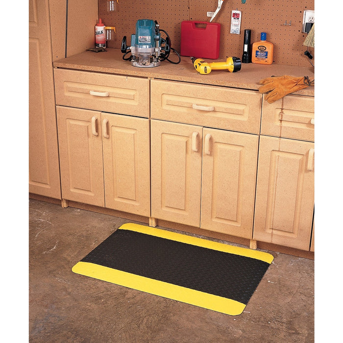 Wearwell Diamond-Plate SpongeCote UltraSoft Mat, 2' Width x 75' Length x 15/16" Thickness, Black/Yellow - 414.1516x2x75BYL