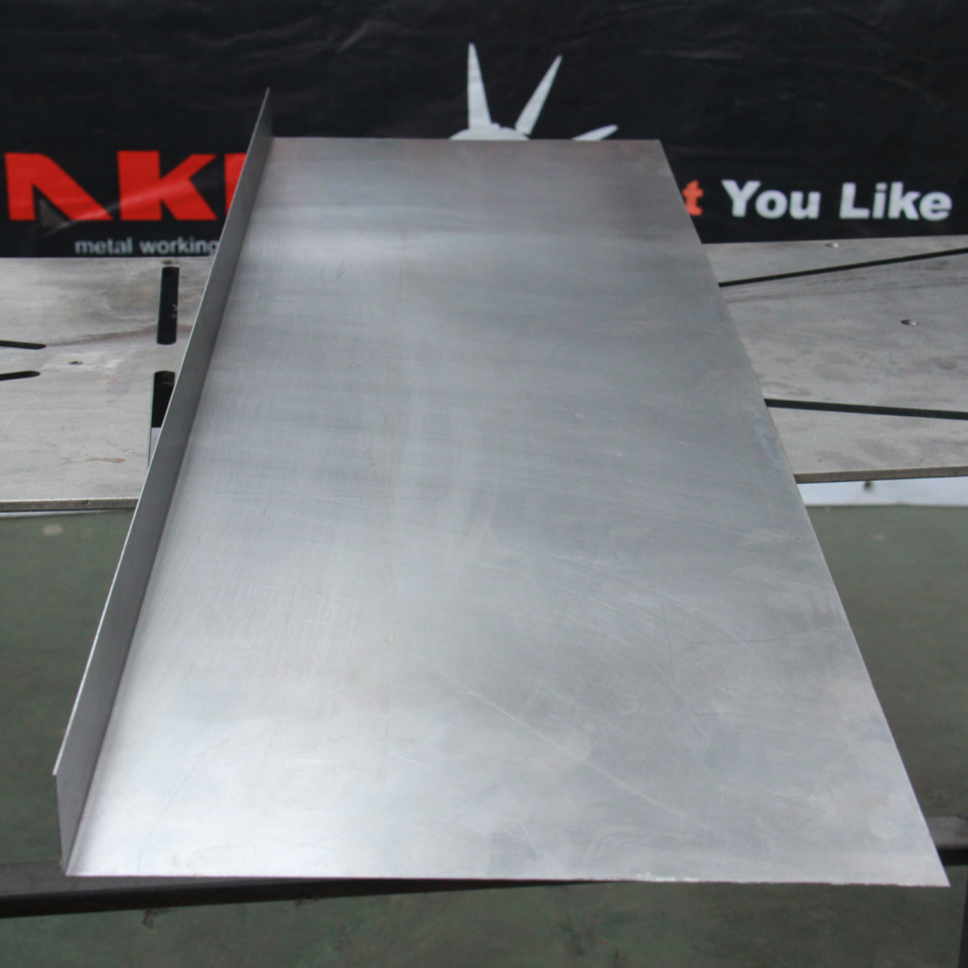 KAKA INDUSTRIAL Magnetic Pan and Box Brake, 52-Inch Electro Metal Brake Bender, 16-Gauge 6.5-Ton Box and Pan Brake, Bend Boxes or Pans to Any Depth Metal Bending Brake 220V-60HZ-1PH EB-5216 - 173410