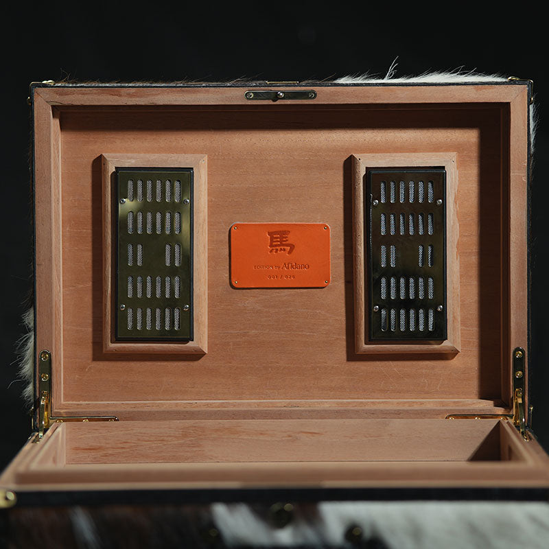 Afidano Year of the Horse Cigar Humidor – Genuine Horsehair, Alligator Belly Leather Trim, Spanish Cedar, Built-in Hydration Compartments