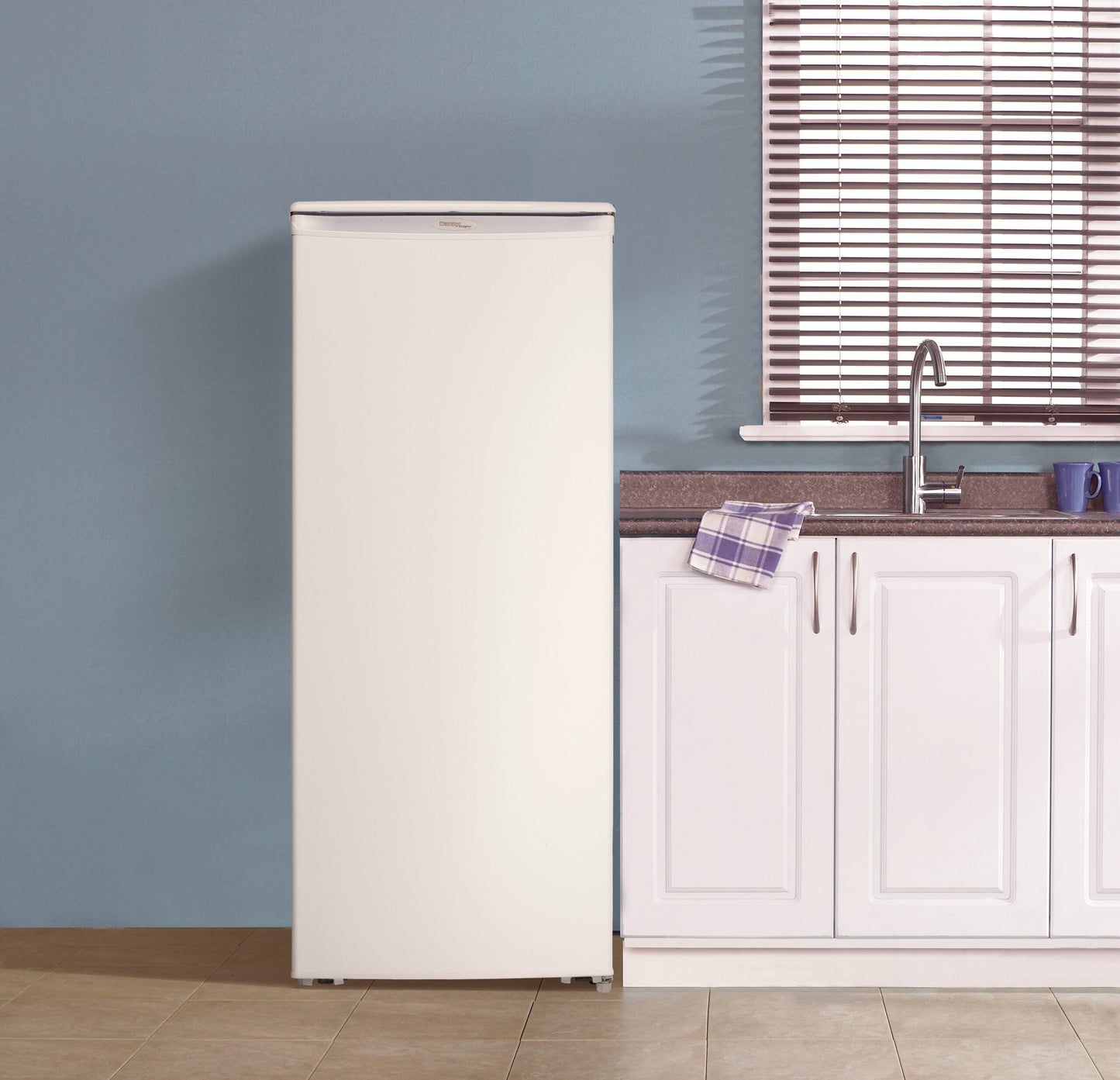 Danby - 8.5 Cu.Ft. Upright Freezer, Manual Defrost, Mechanical Thermostat, ESTARFreezers - DUFM085A4WDD-6