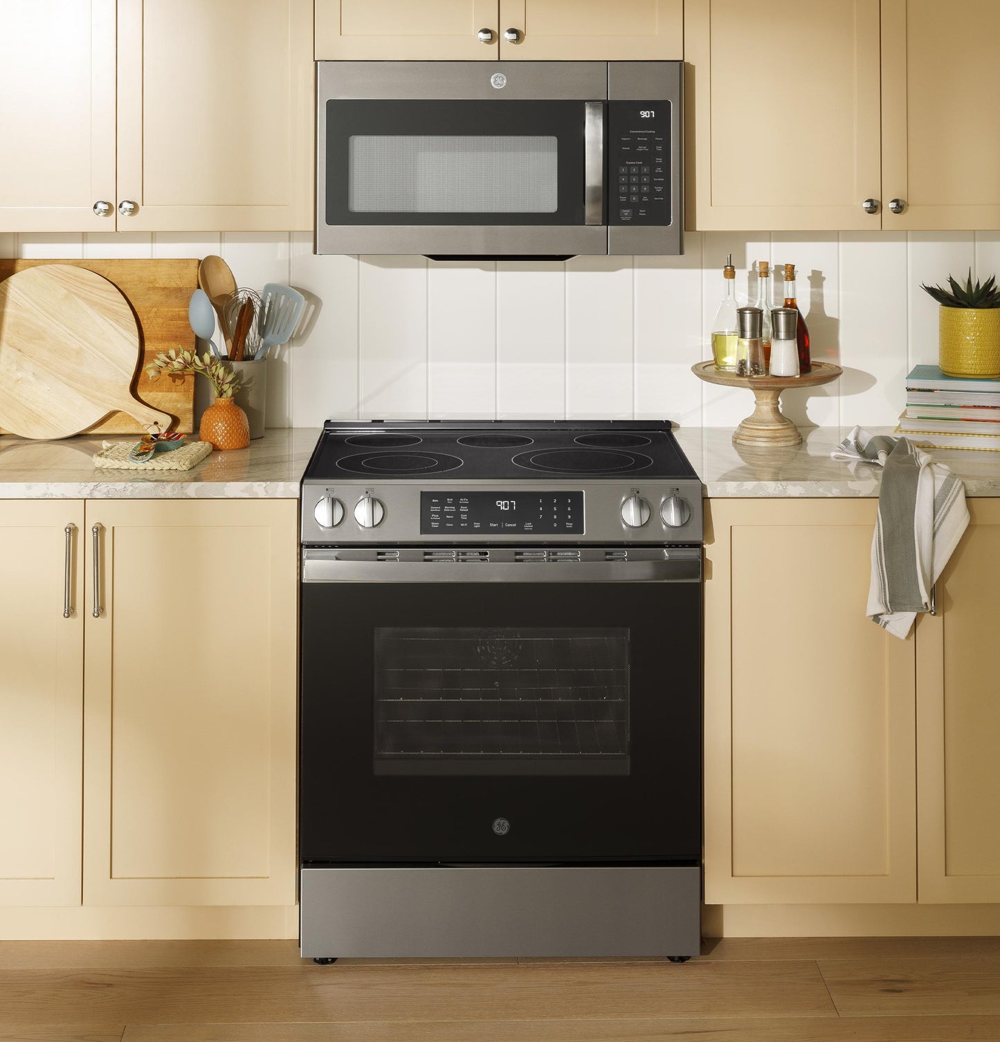GE APPLIANCES GRS600AVWW GE® ENERGY STAR® 30" Slide-In Electric Convection Range with No Preheat Air Fry and EasyWash™ Oven Tray White - GRS600AVWW