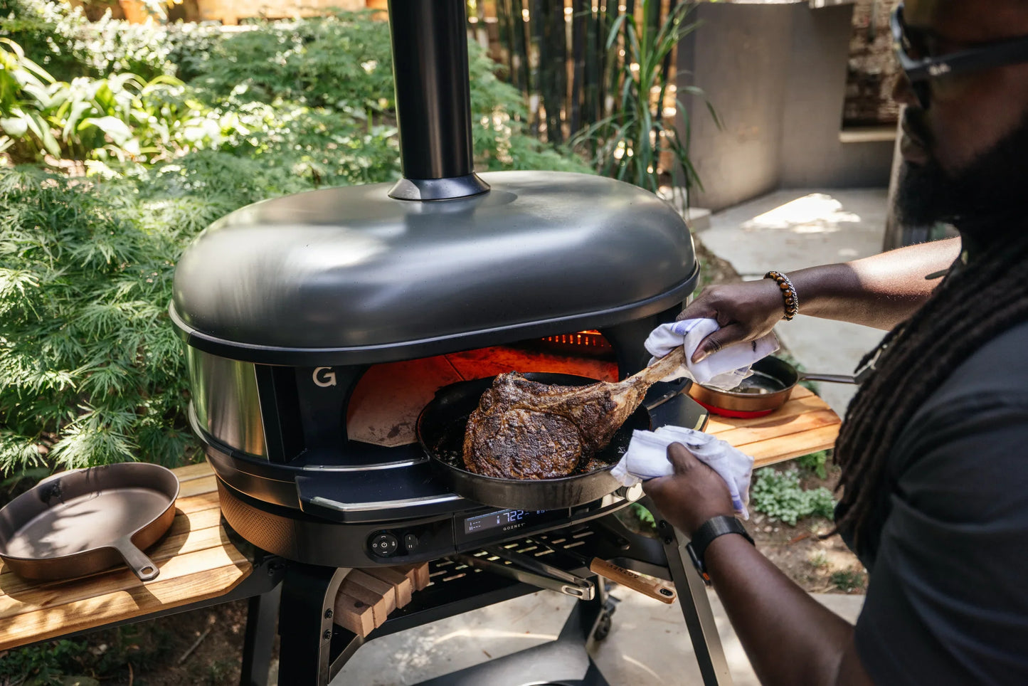 Gozney Dome Gen 2 Off-Black Dual Fuel Freestanding Outdoor Pizza Oven - GMPOBUS1625 | AM1985