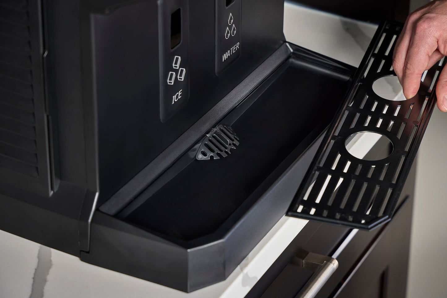 Scotsman HID207 Meridian™ Compact Countertop Nugget Ice & Water Dispenser 196 lb Production, 7 lb Storage - SCHID207AX1