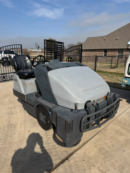 Advance Refurbished Advance SW8000 | 77" Ride-On Propane Sweeper | Dual Side Brushes | Trio-Sweeper Dust Guard | 2022