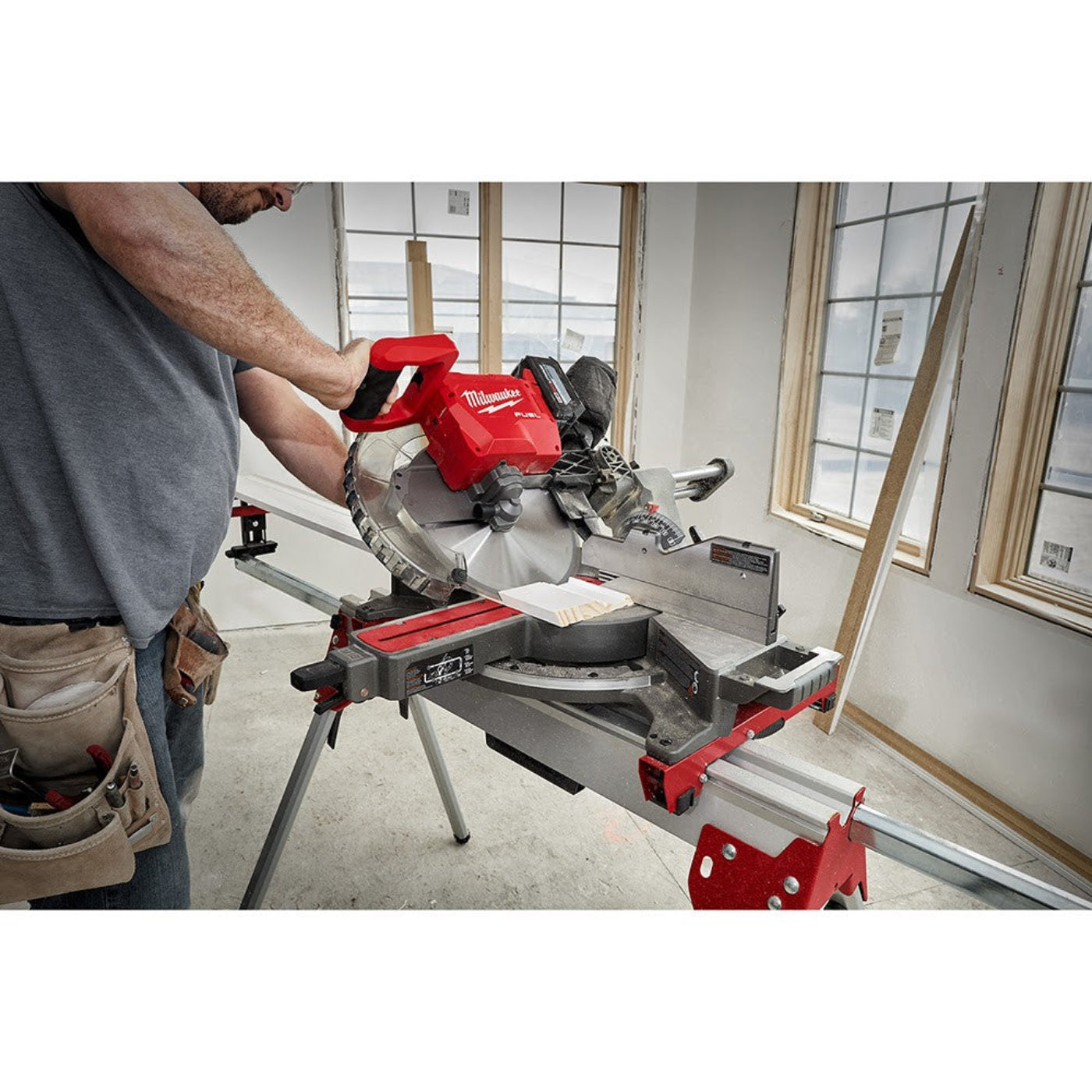 Milwaukee 2739-21HD M18 FUEL 12" Dual Bevel Sliding Compound Miter Saw Kit - 585880