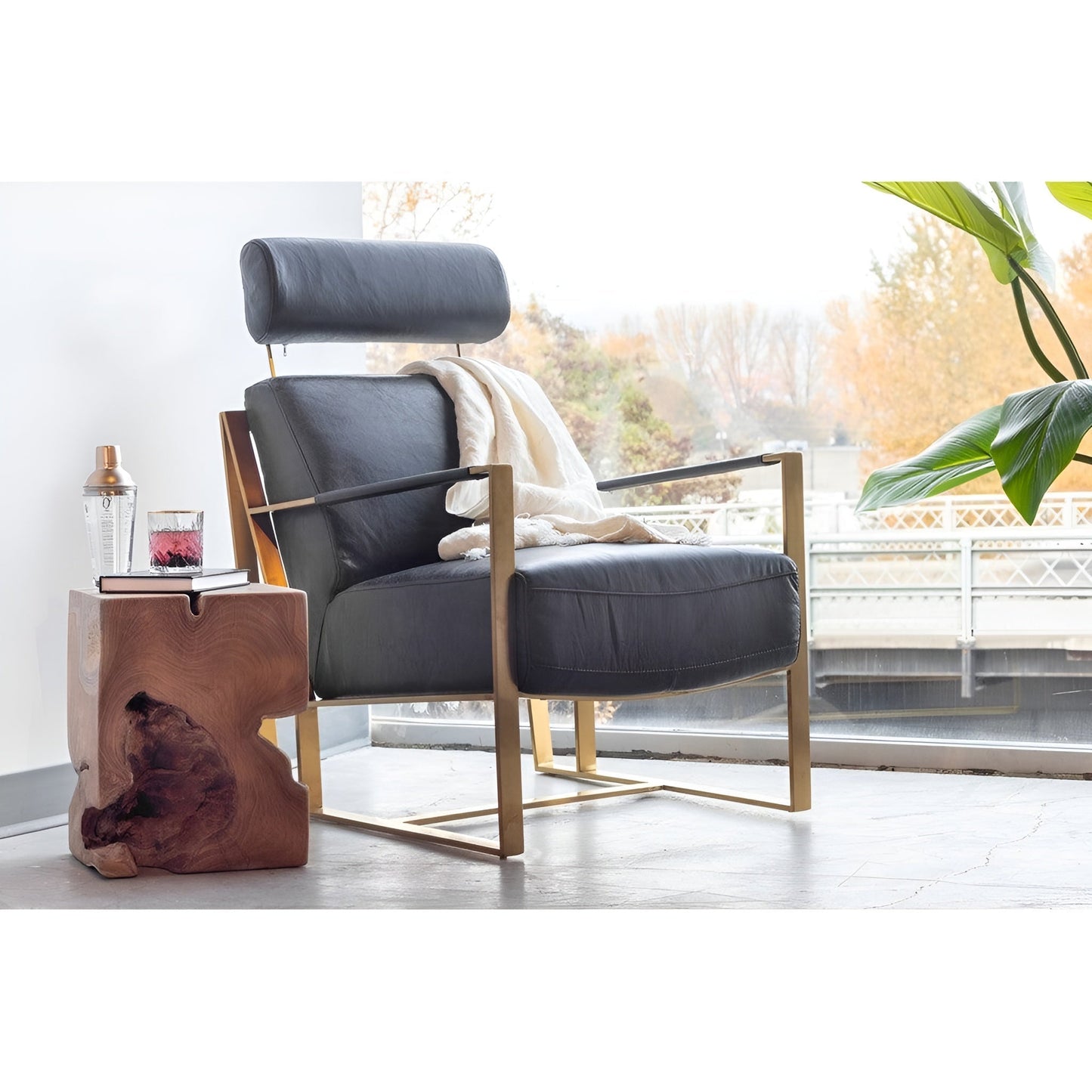 Moe's Home Collection Paradiso Chair Onyx Black Leather - PK-1083-02