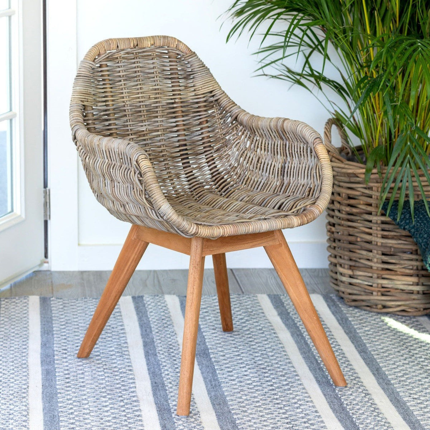 Park Hill Collection Rattan Lounge Chair - EFS16006