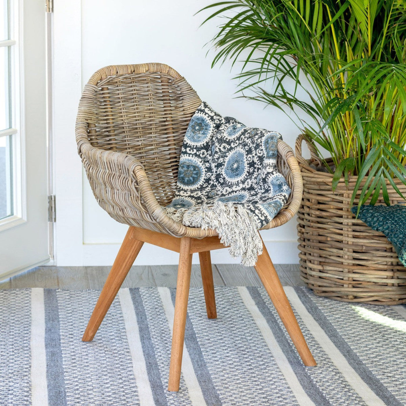 Park Hill Collection Rattan Lounge Chair - EFS16006