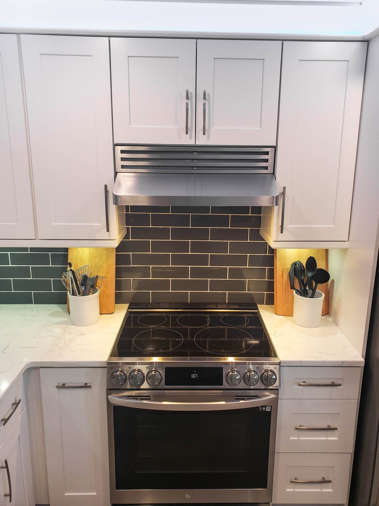 ProLine Under-Cabinet Range Hood, Convertible to Ductless, 600 CFM, Stainless Steel Proline - PLJW 185 Slim