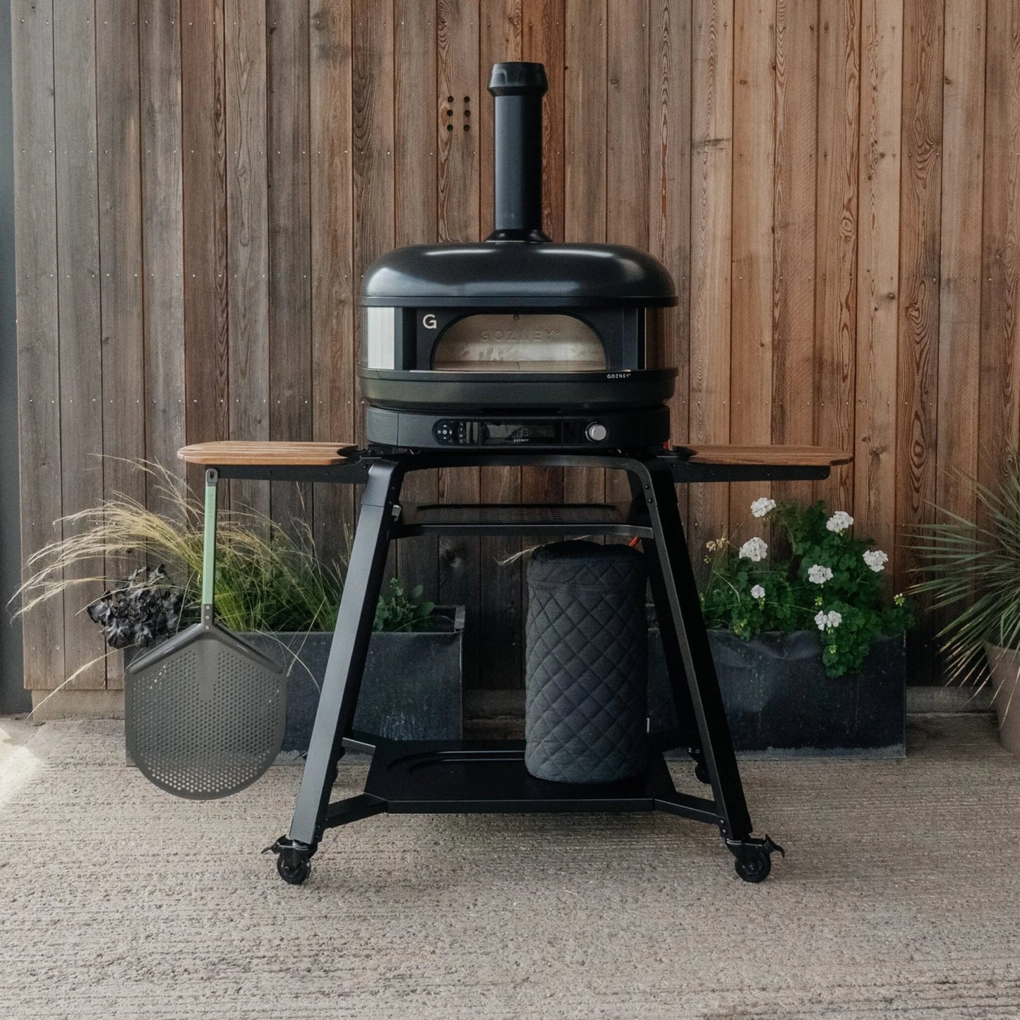 Gozney Dome Gen 2 Off-Black Dual Fuel Freestanding Outdoor Pizza Oven Essentials Bundle - GMPOBUS1625 | AM1985 | AD1934