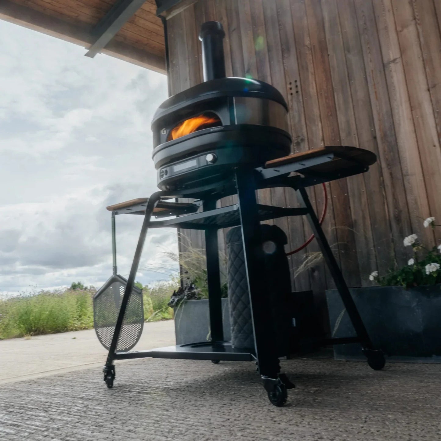 Gozney Dome Gen 2 Off-Black Dual Fuel Freestanding Outdoor Pizza Oven Essentials Bundle - GMPOBUS1625 | AM1985 | AD1934