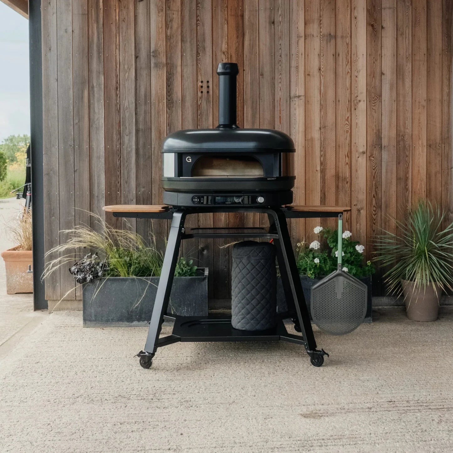 Gozney Dome XL Gen 2 Off-Black Dual Fuel Freestanding Outdoor Pizza Oven Essentials Bundle - GMPOBUS1825 | AM1985 | AD1934
