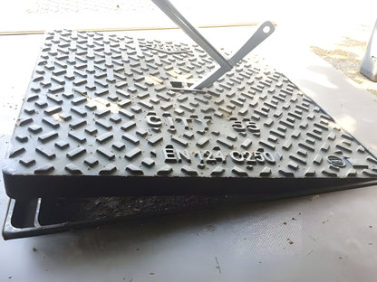 Italifters XT1 NANO 500 lb Lift Capacity Manhole Cover Lifter - 142124