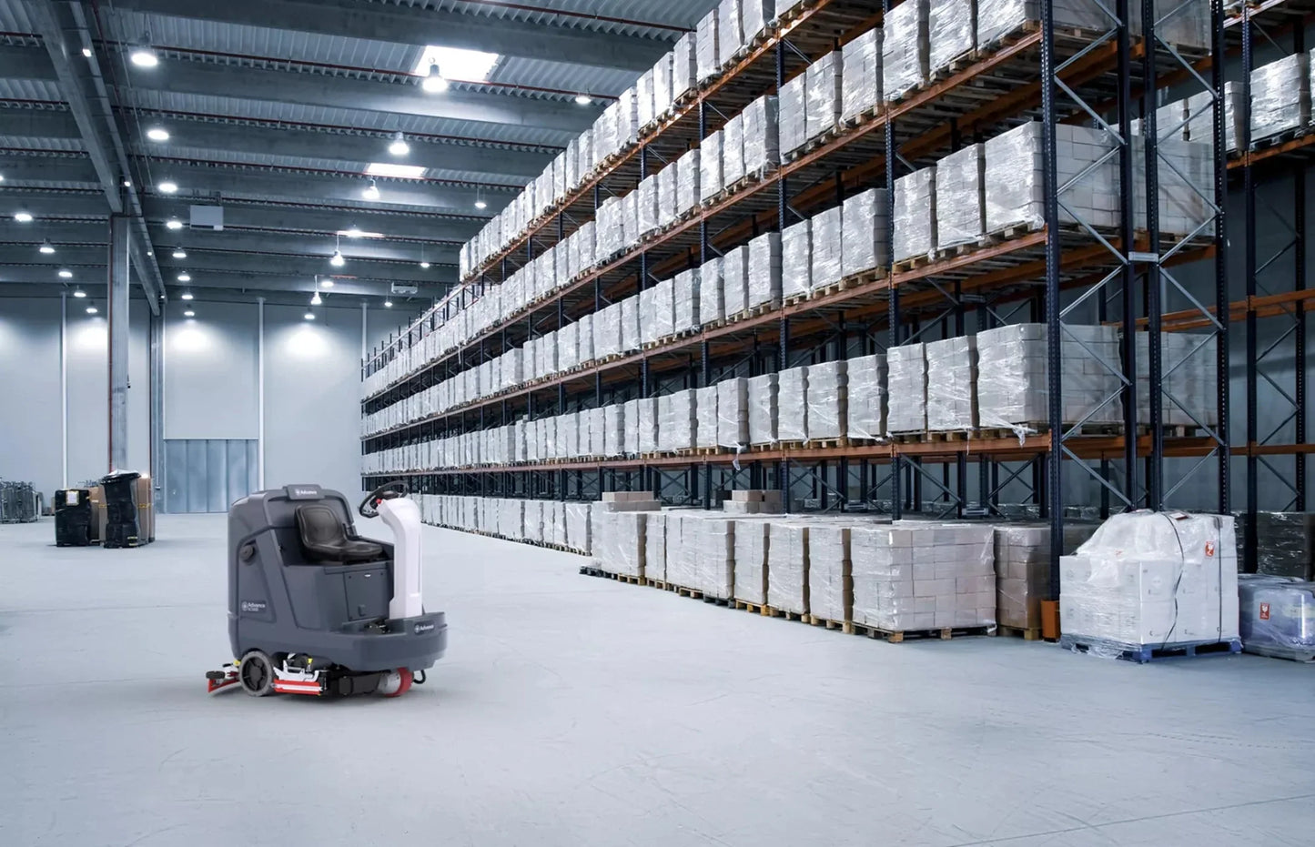 Advance Demo Unit Advance SC5000  Ride On Floor Sweeper Scrubber  32"  37 Gallon  Cylindrical  Battery 5 Hours