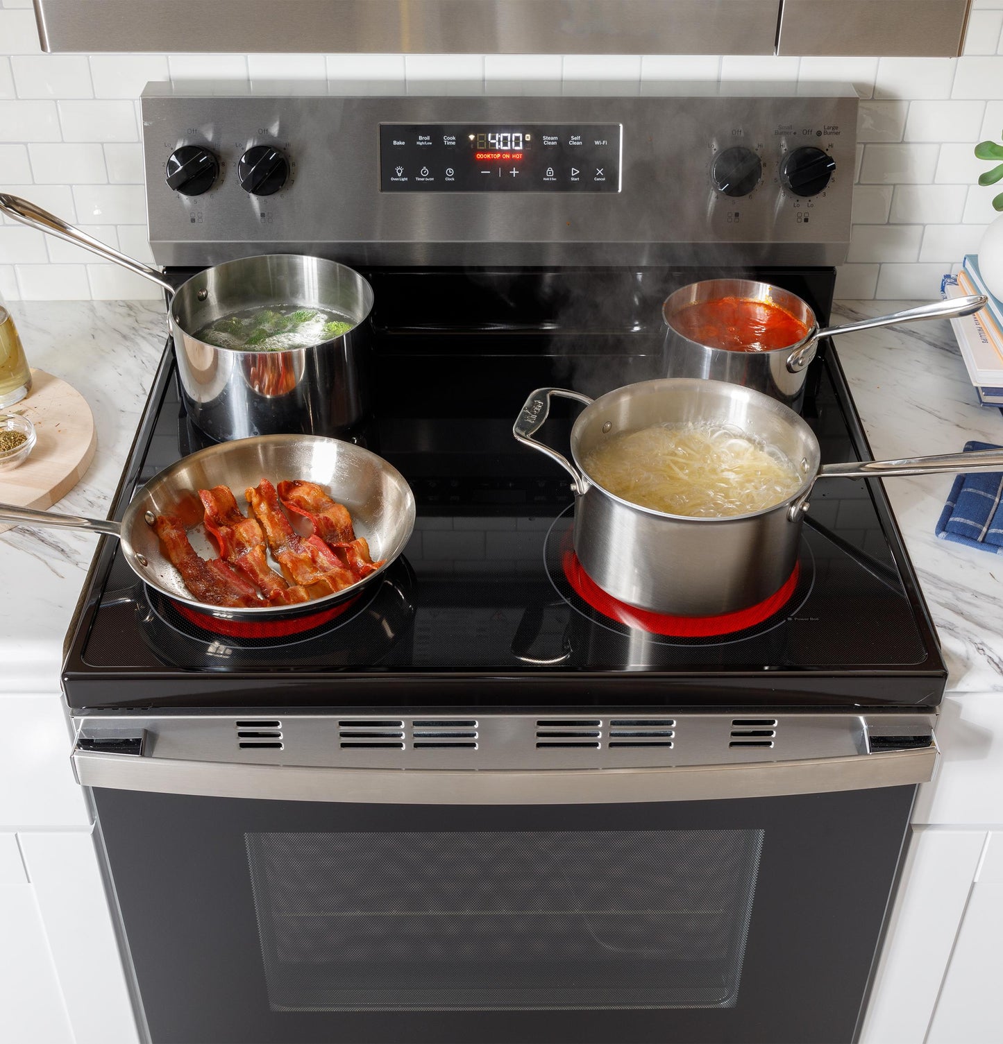 GE APPLIANCES GRF400SVSS GE(R) 30" Free-Standing Electric Range - GRF400SVSS-KT