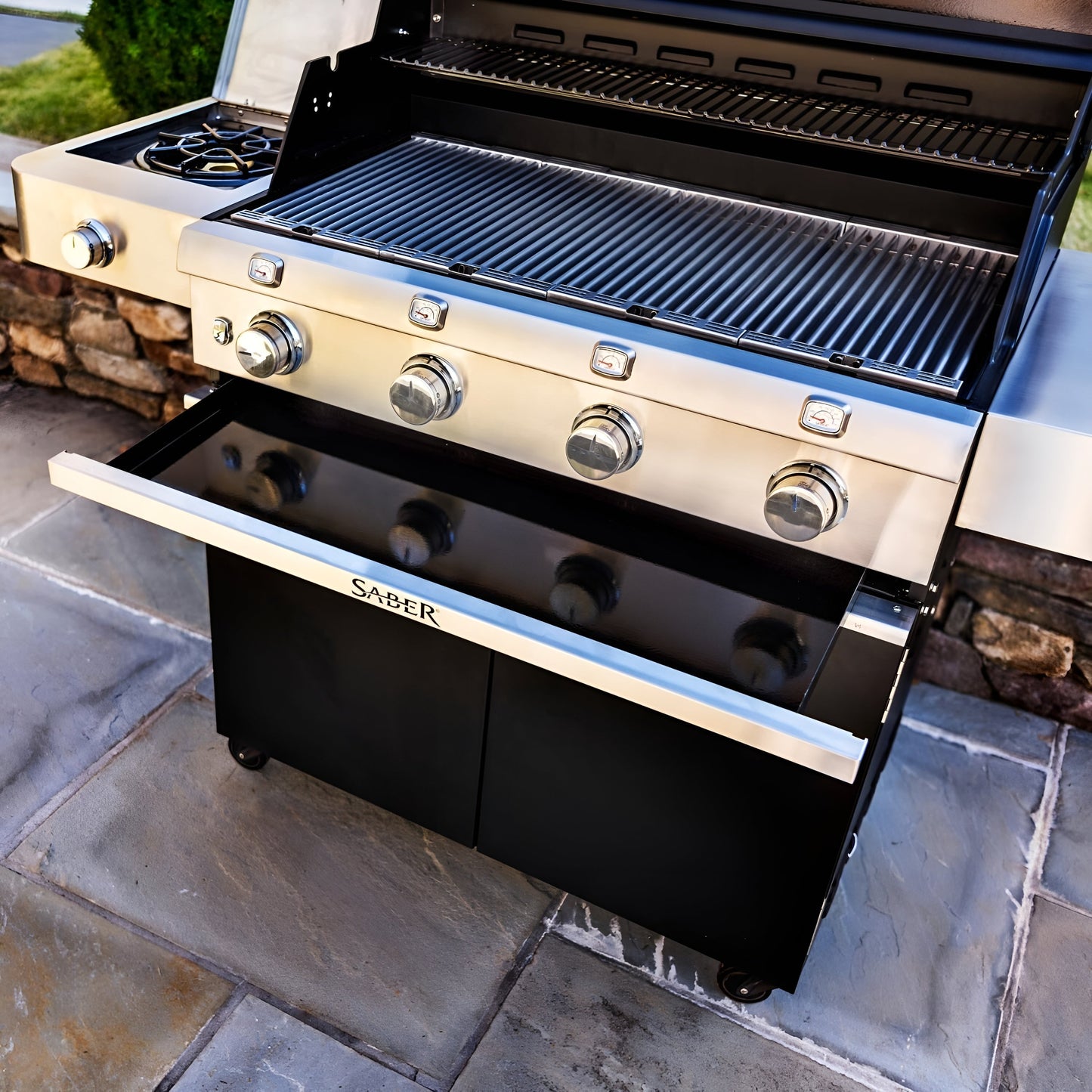Saber Grills 670 Series 4-Burner Cart Grill (LP) - R67CC1117
