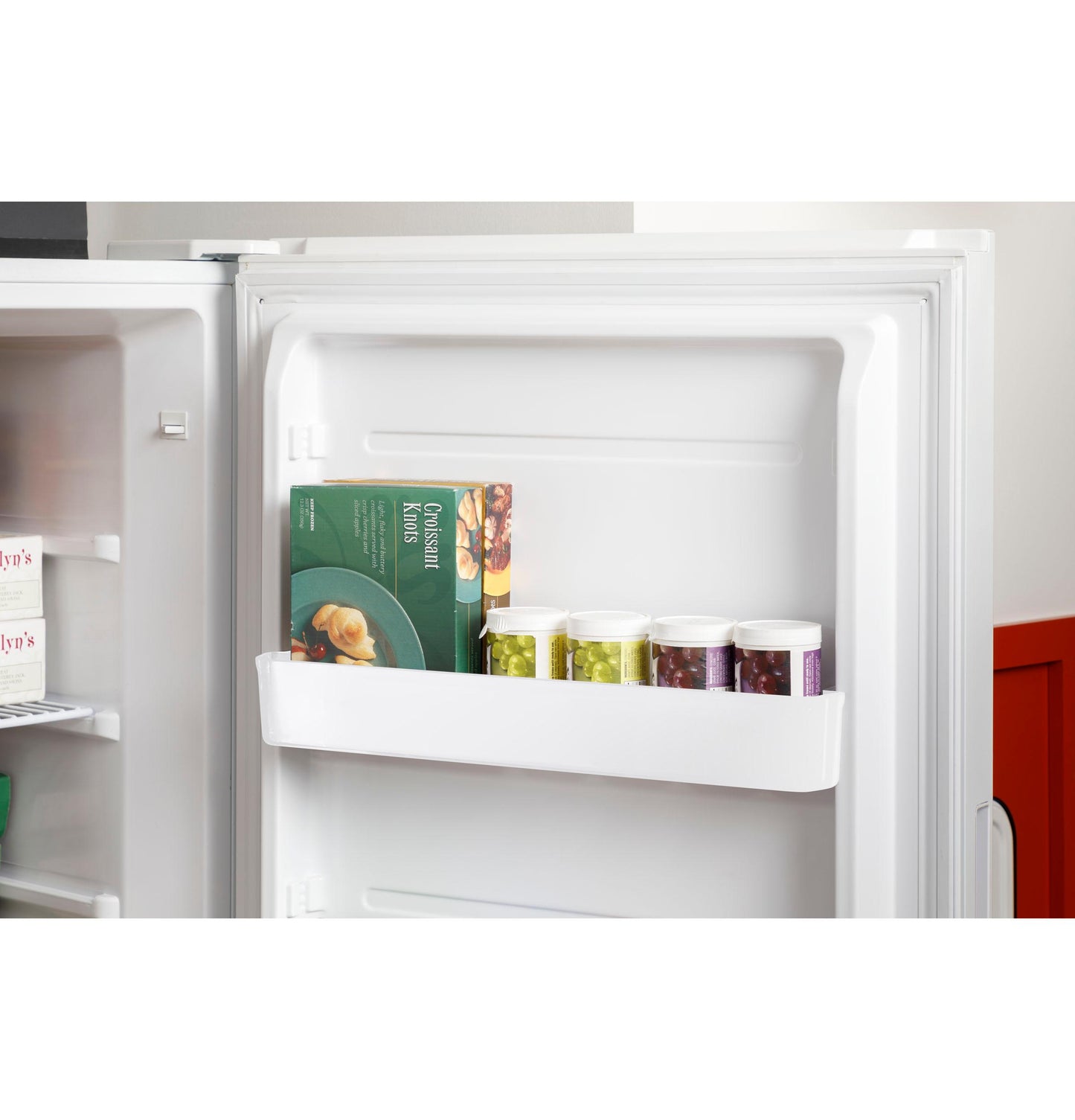 HOTPOINT 13 Cu. Ft. Frost-Free Upright Freezer - HUF13STRWW-KT