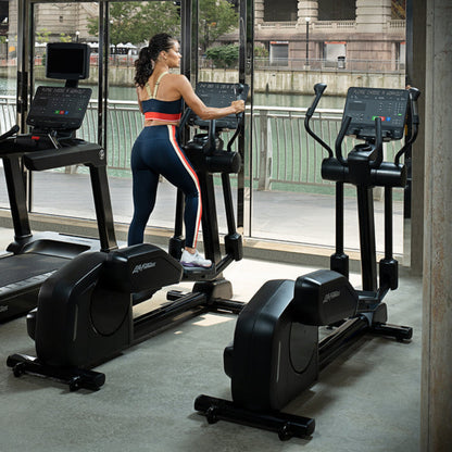 Life Fitness Club Series+ Elliptical - CSX-SL-BLKLF-DOM13