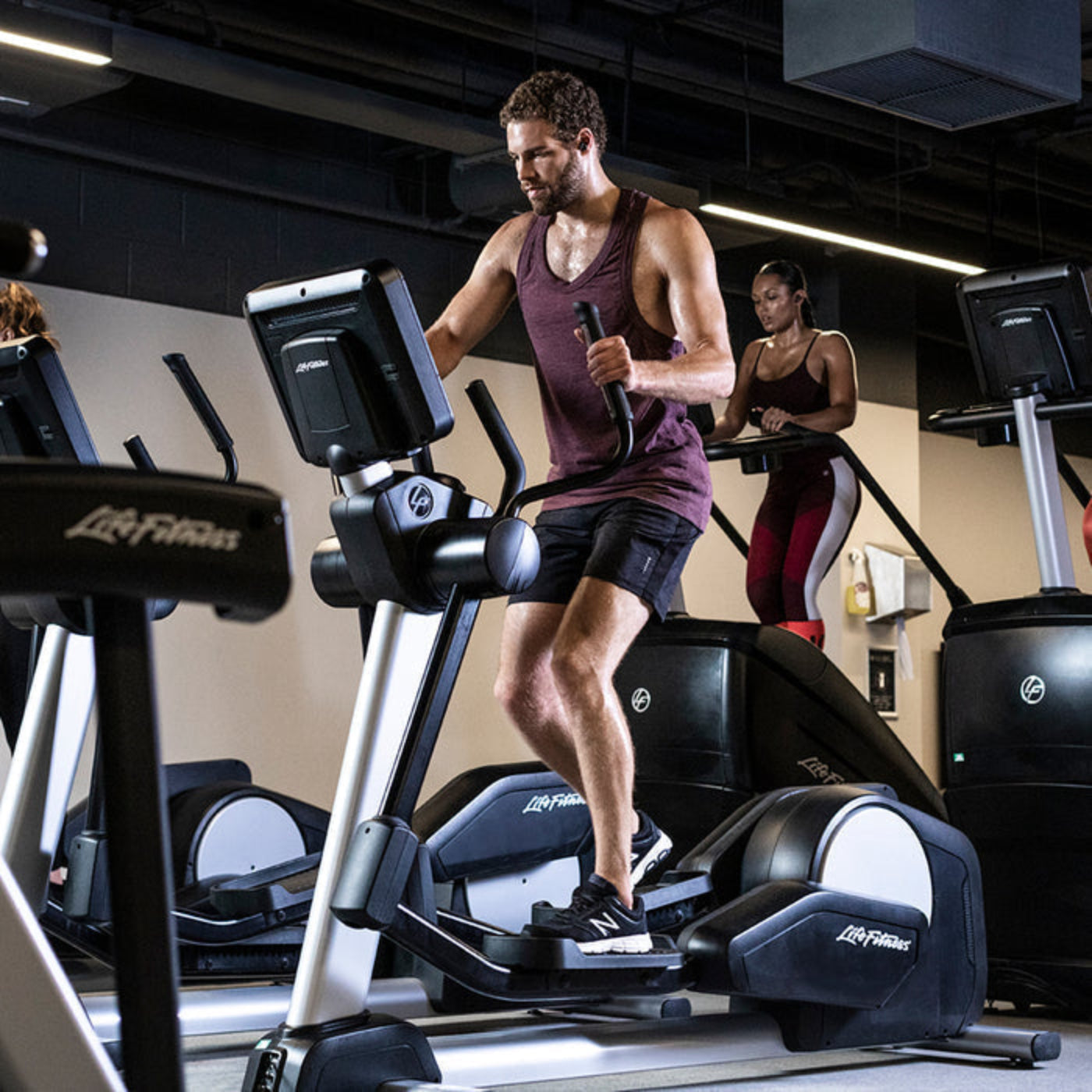 Life Fitness Club Series+ Elliptical - CSX-SL-BLKLF-DOM13