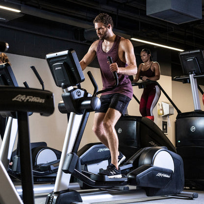 Life Fitness Club Series+ Elliptical - CSX-SL-BLKLF-DOM13