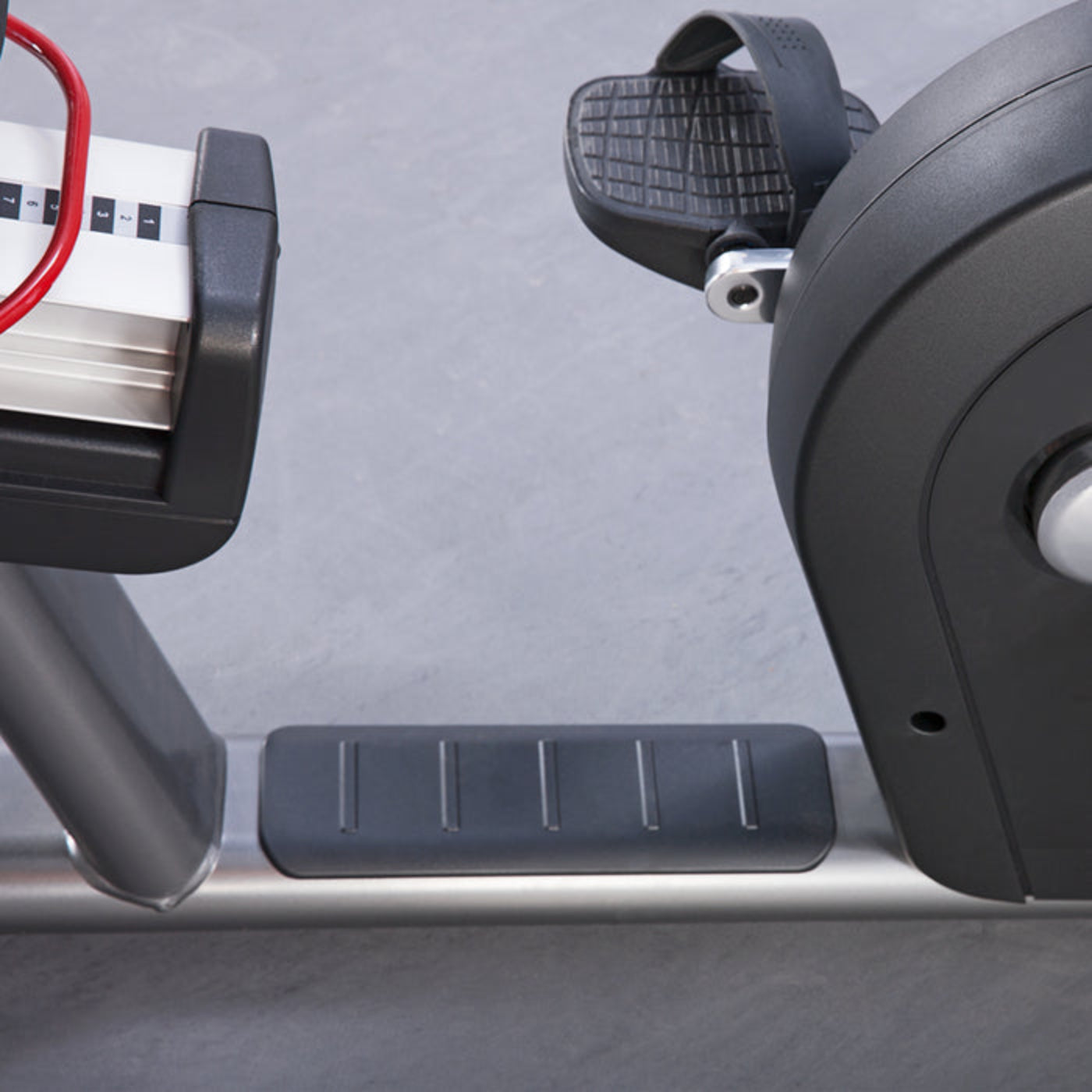 Life Fitness Club Series+ Recumbent Bike - CSR-SE424-BLKF-DOM14