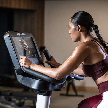 Life Fitness Club Series+ Upright Bike - CSC-SLBLKLF-DOM13
