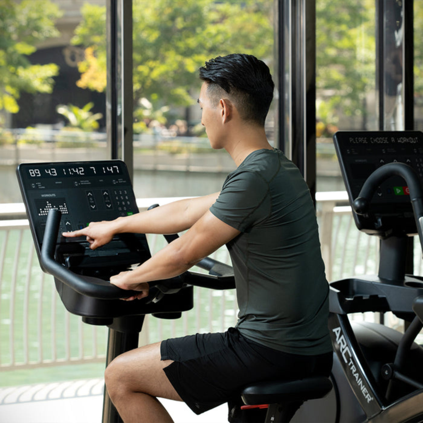 Life Fitness Club Series+ Upright Bike - CSC-SLBLKLF-DOM13