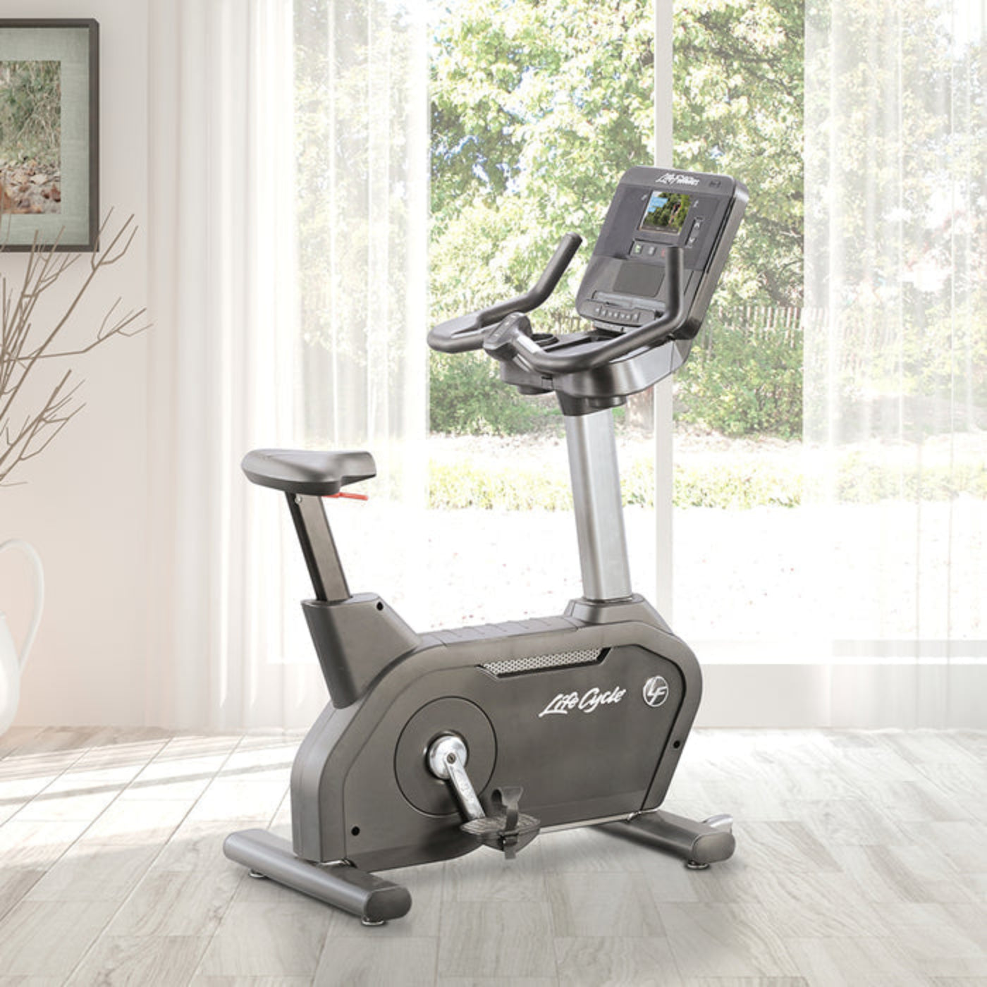 Life Fitness Club Series+ Recumbent Bike - CSR-SE424-BLKF-DOM14