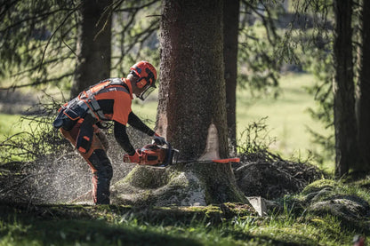 Husqvarna 572 XP Chainsaw 70.6cc Gas Engine with 24in Guide Bar for Professionals - 966733108