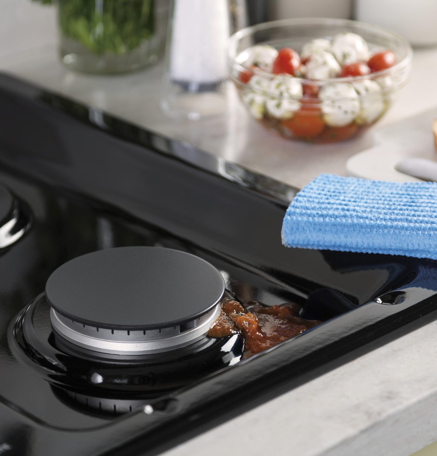 GE APPLIANCES JGP3036DLBB GE(R) 36" Built-In Gas Cooktop with Dishwasher-Safe Grates -JGP3036DLBB-KT
