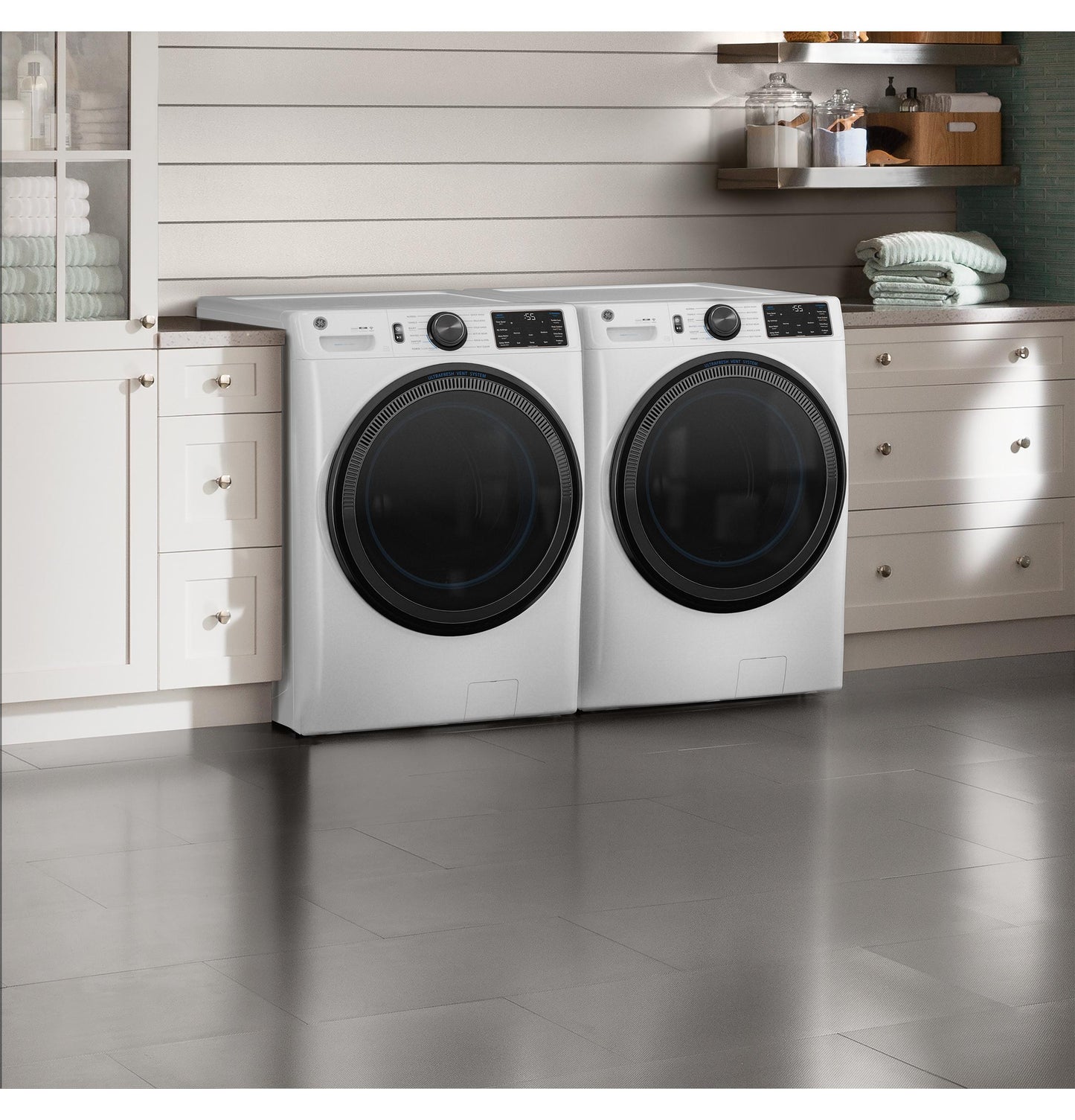 GE APPLIANCES GFW655SSVWW 5.0 cu. ft. Smart Front Load Washer - GFW655SSVWW-KT