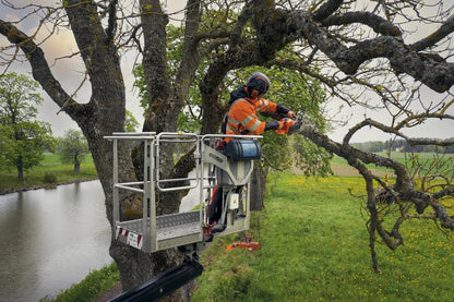 Husqvarna 540 XP Mark III Chainsaw - 39.1cc Gas Engine with 16in Guide Bar for Professionals - 970510116